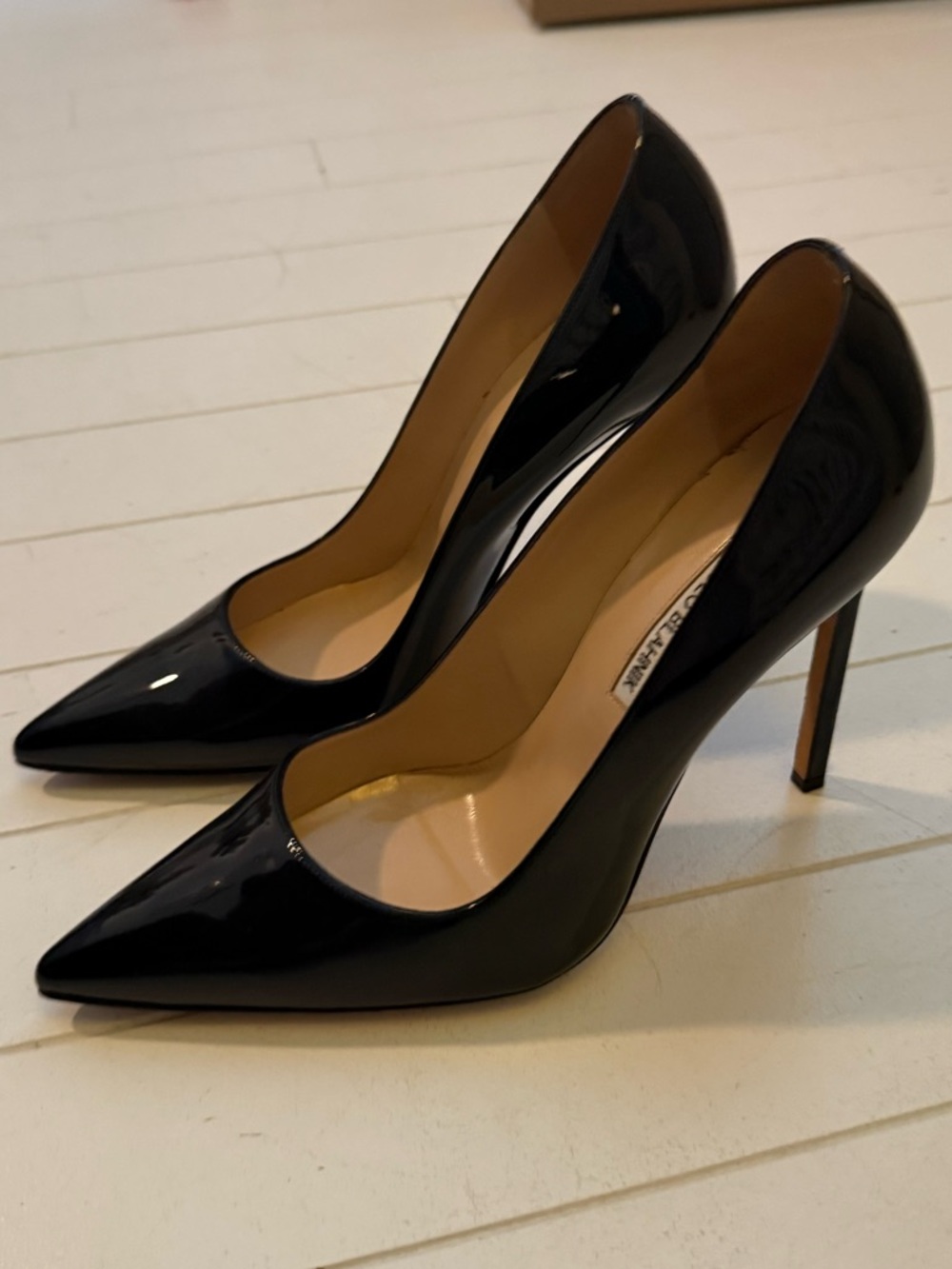 Black Patent Pointed-Toe Manolo Blahnik Stiletto Pumps - Women (39.5)